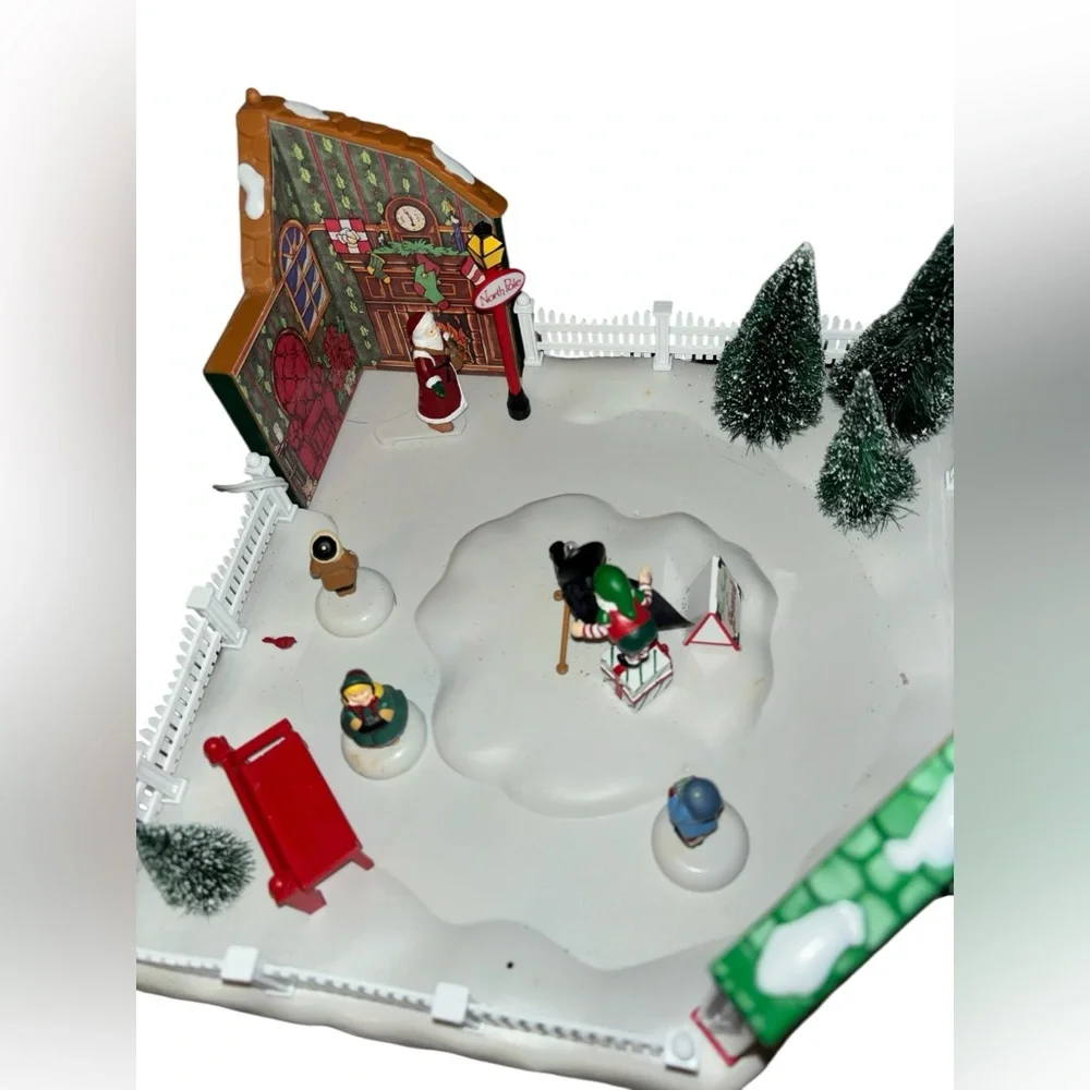 Department 56 Heritage Village Animated Photo with Santa